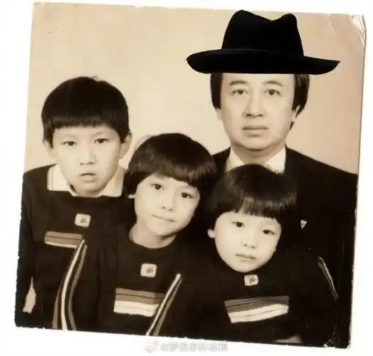 林志颖父亲节晒三代人父子合照