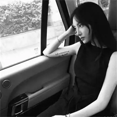 qq头像女生霸气高冷范黑白头像 超酷气质女生真人高清图片大全_女生