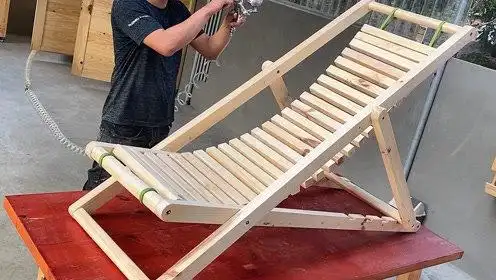 简 介:制作一个折叠躺椅,躺着舒服~上传者:工具man时 间:2021-02-150