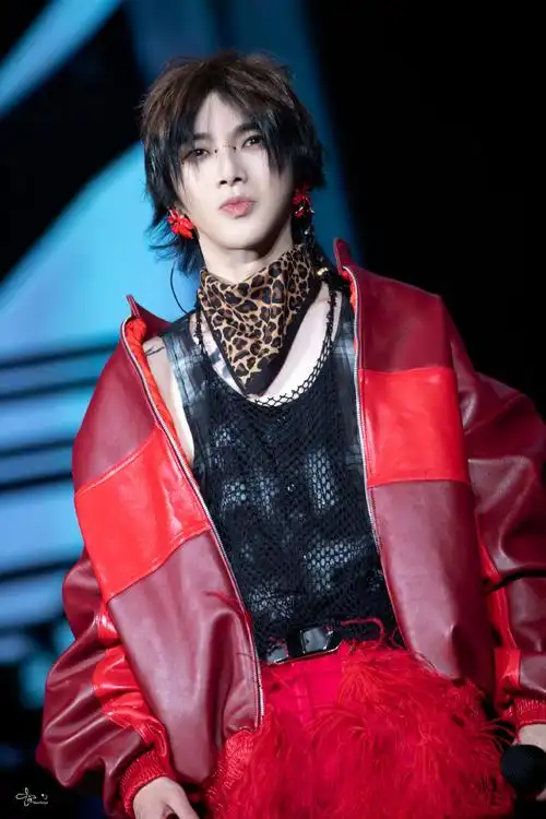 华晨宇鸟巢四面台演唱会第一人##2023华晨宇火星演唱会