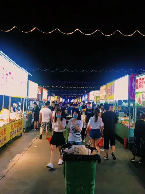 地摊经济·逛吃 - ipicture - 图虫