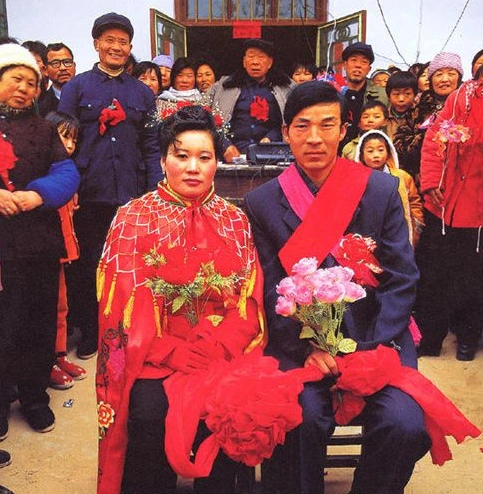 90年代的结婚照,图1经典,图2传统,最后一张最洋气