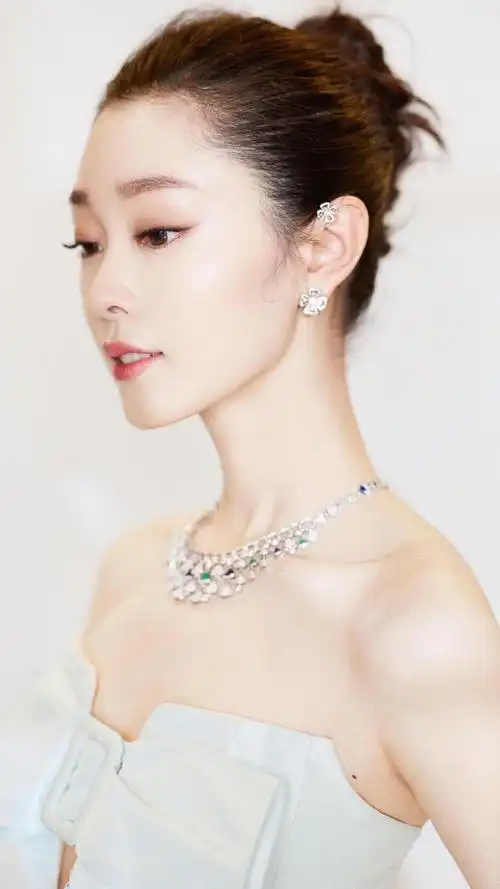 宋轶冰淇淋绿长裙清新写真