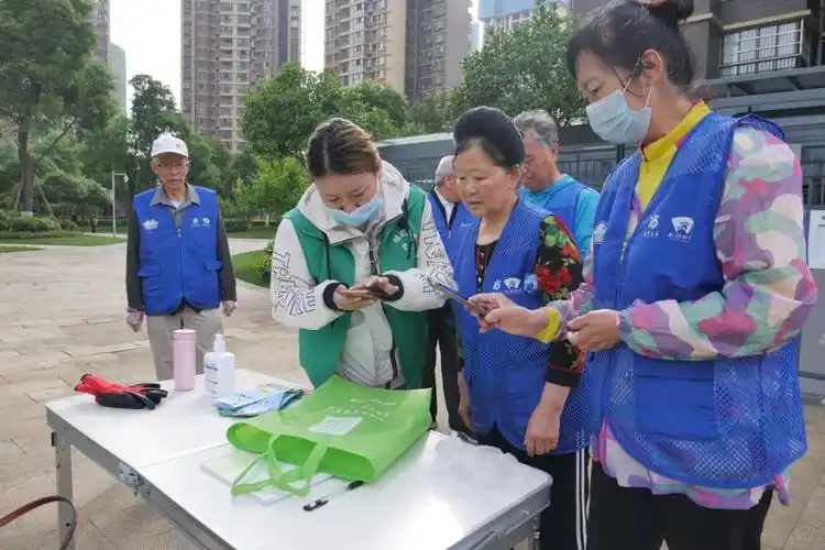 情暖锦园邻里邦学习型团队开展垃圾分类宣传活动