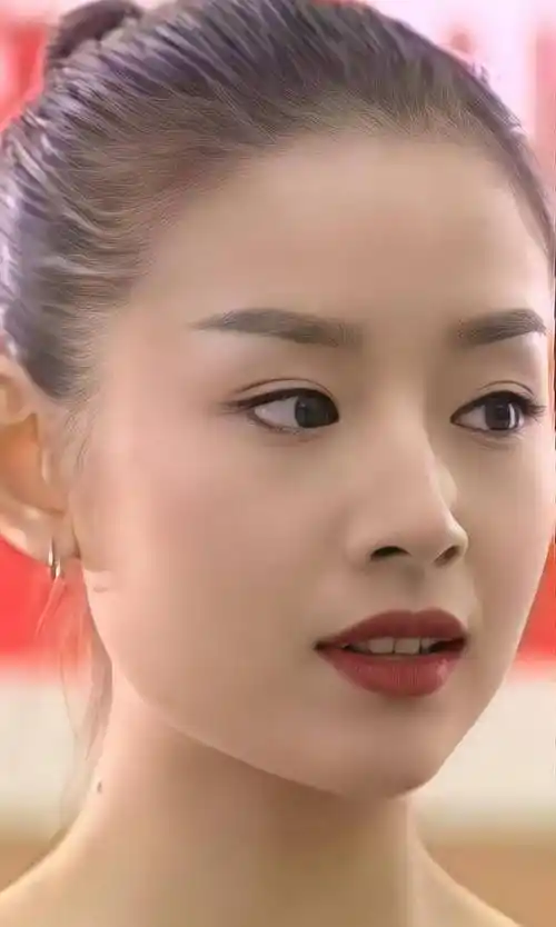 一直以为冷清秋是董洁的颜值巅峰,看到她演的飞儿才发现自己错了_公寓