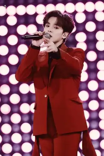 尤长靖近期舞台look合集今晚期待主唱大人开口跪系列的演唱舞台