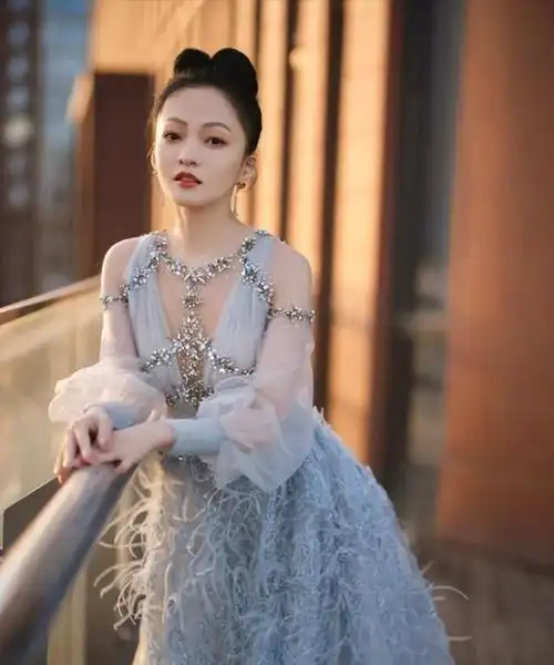 "素颜无人识"的5位女星,镜头前艳光四射,卸妆后:大姐你哪位