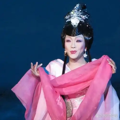 "跳梁小丑"李玉刚,被京剧圈"封杀",成梅兰芳之子最痛恨的人