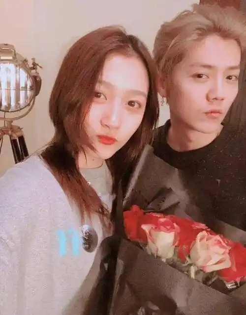 鹿晗仍是义无反顾的官宣恋情,只为能在阳光下亲吻_关晓彤_因为_杨天真