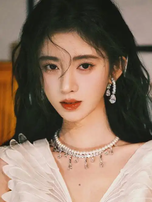 鞠婧祎这组照片好港风呀,小鞠太美了……_高清图集_新浪网