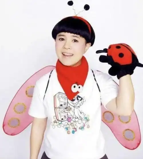 央视少儿频道主持人今昔红果果绿泡泡儿女双全月亮姐不老女神