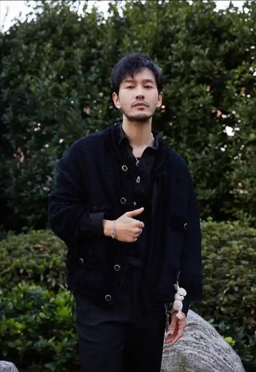 原创43岁黄晓明留胡须不显老反而男人味十足真是越来越有型了