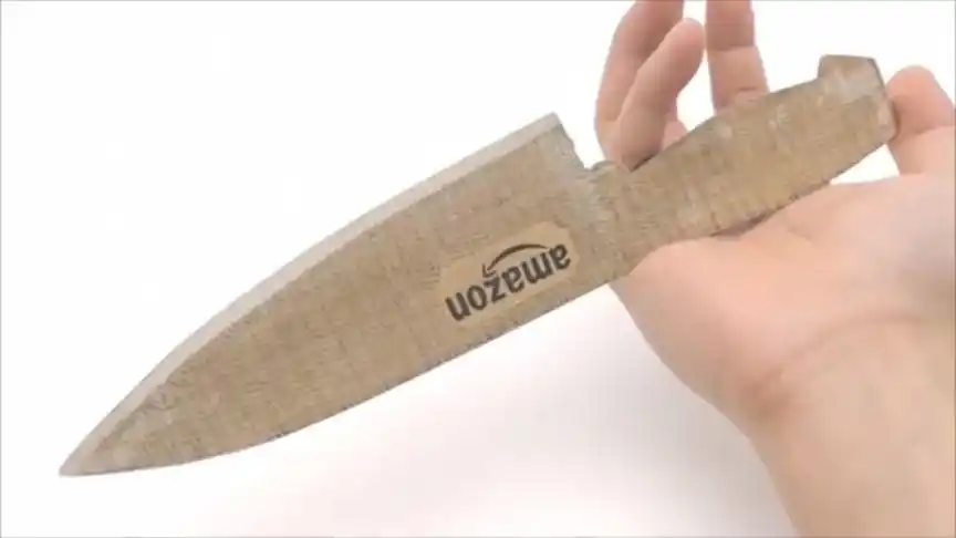 万物皆可做成刀 用纸板做出的刀 简直不要太锋利
