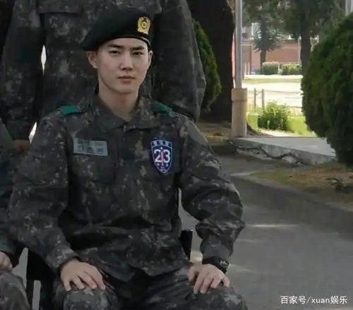 皮肤好到发光 exo军中照逐个看