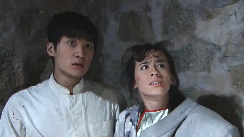 《围屋里的桃花》美女被打晕,小叔子误闯施暴现场,这下解释不清了