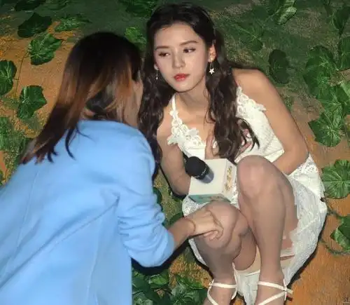 张予曦豪放蹲地8