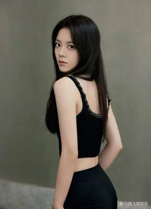 赵今麦某品牌写真照,内裤外穿的时尚