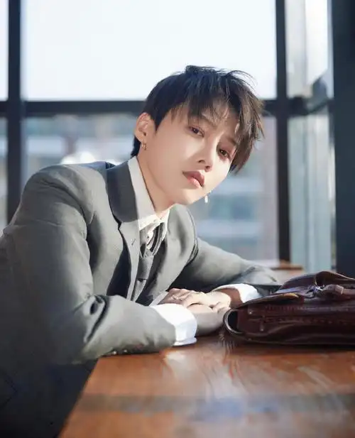 刘雨昕首张个人专辑xanadu