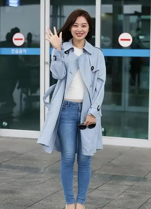 说完了活动精致的穿搭,那么就来看看金智媛和她的牛仔裤.