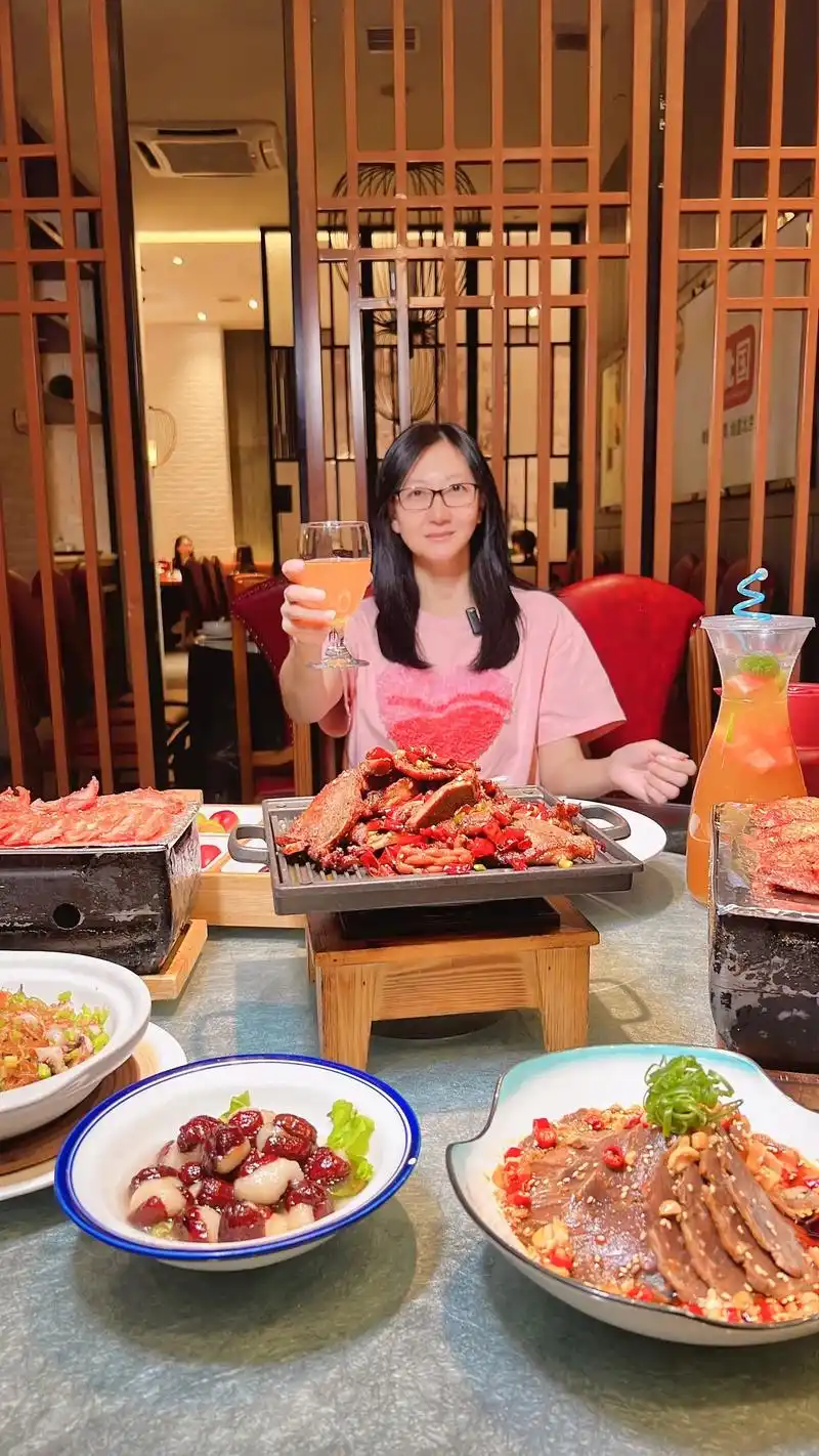 又来北国饭店吃饭啦,和小伙伴一起#大口吃肉的感觉真好  用了 - 抖音