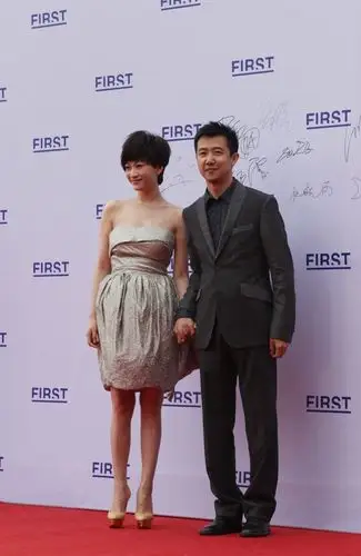 李小冉与鄢颇首次携手亮相红毯_明星要闻_娱乐频道