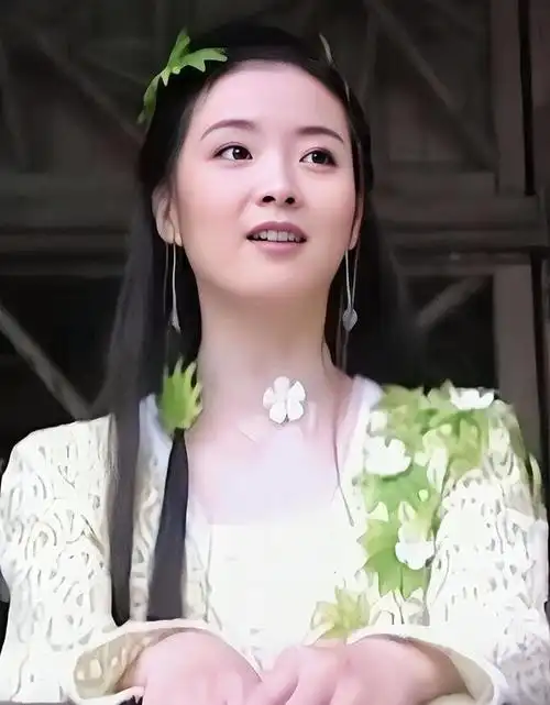 王艳晒母子合照,49岁如何做到越活越年轻?儿子容貌让人羡慕!