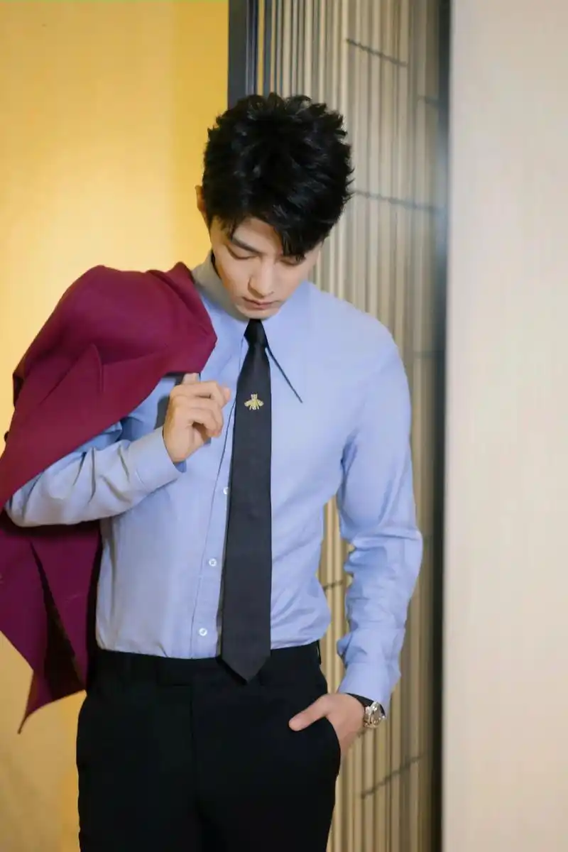 新鲜暖阳肖战.#挡不住的颜值 #西装杀 #来日方长未来可期  - 抖音