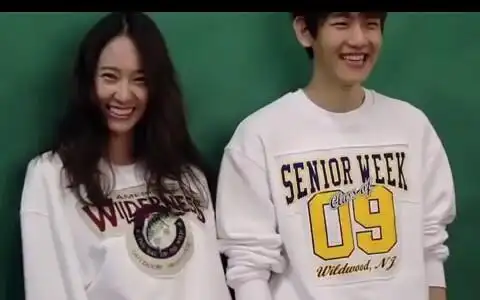 边伯贤郑秀晶还记得这张唯一的合作画报吗