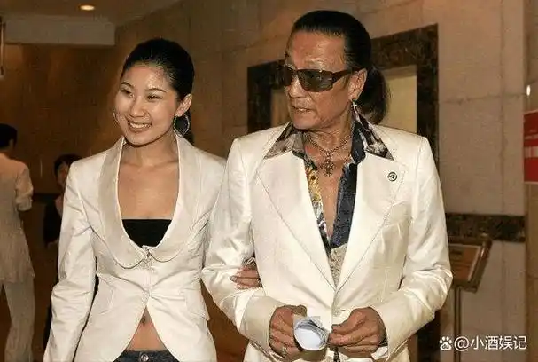 影帝谢贤给前任两千万分手费,百般疼爱"儿媳"张柏芝