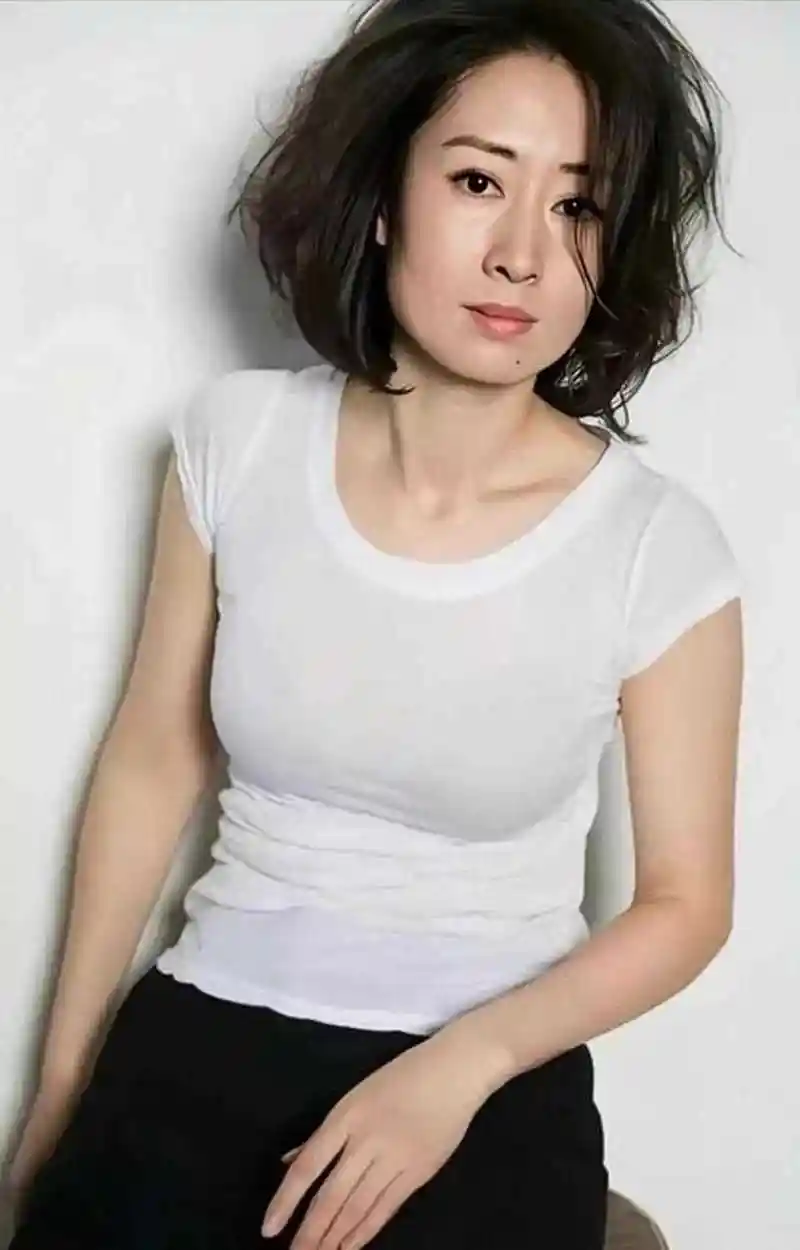 大姐刘敏涛,性感靓丽,知性优雅!成熟大方,时尚,优雅,让人越看越喜欢.