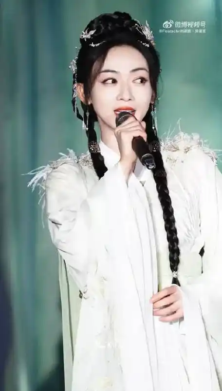 吴谨言替刘学义给大家拜年##吴谨言许凯傅璎cp活了