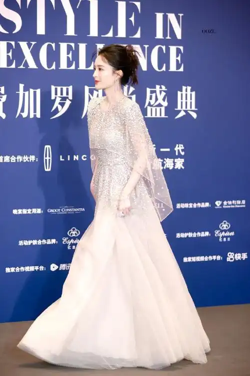 李沁状态好绝##李沁红毯生图