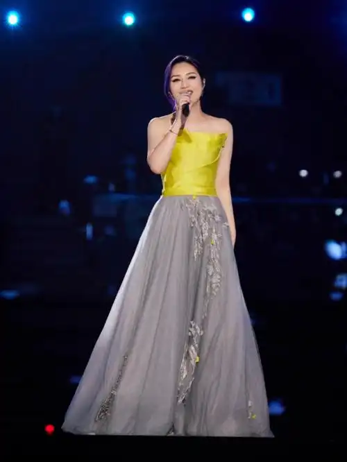 杨千嬅wangfeng高定江苏卫视跨年