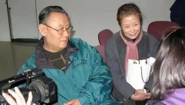 演员吕中嫁同学恩爱一生一双儿女事业有成儿媳让我暖心