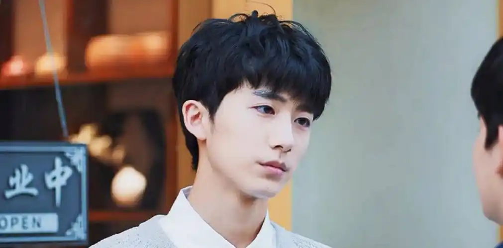 棋魂里俞亮郝富申的穿搭