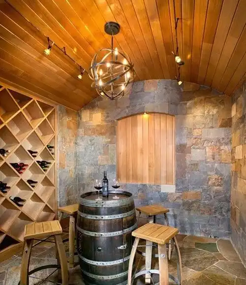 用石头砌出来的酒窖,是一种怎样的体验?