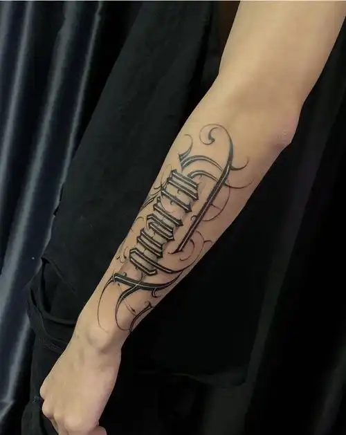 哥特《水瓶座》纹身图片_手臂花体字纹身图案(2)_广东省深圳市纹身店