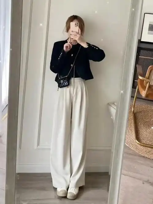 开春必备的白色阔腿裤基础色系更好搭配小个子也可以轻松驾驭