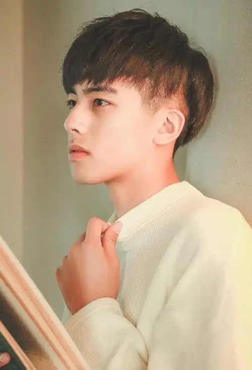 2020年男生适合留刘海吗,男生发型图片,发型图片