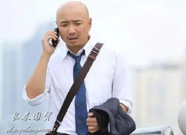 49岁徐峥近照曝光身材浑圆肥头大耳曾经的帅哥已成油腻大叔