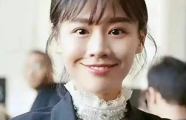 马思纯10年前照片曝出,从校花美女到海绵宝宝,可能是整容惹的祸