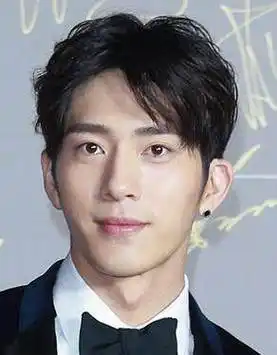 男明星的这几款造型,时尚还帅气,你们觉得呢?