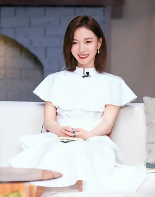 干练时尚的王珞丹,惊艳迷人,温婉秀丽的写真照!__财经头条