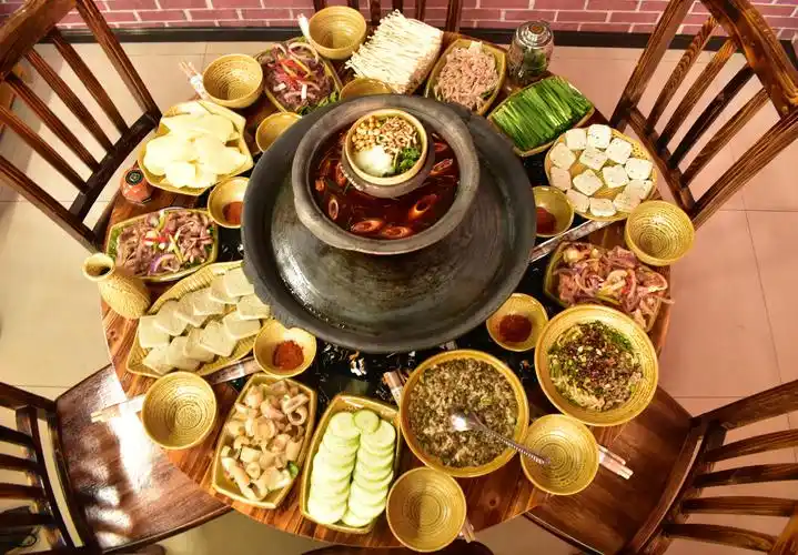 来彝哥活油豆干烙锅城