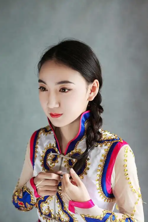 蒙古族女孩