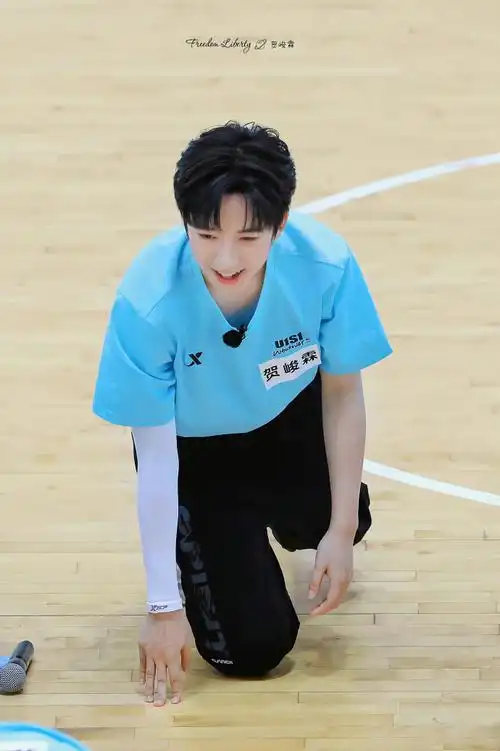 7.20 运动会//-小嗲精@时代少年团-贺峻霖#贺峻霖晒玩飞盘视频