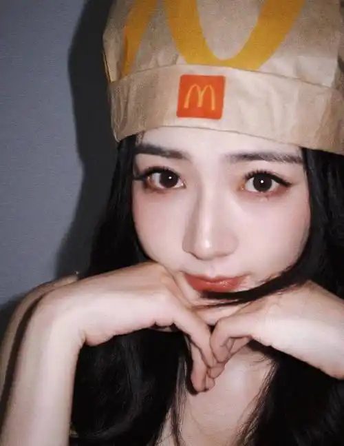 徐璐可爱怼脸自拍,古灵精怪魅力满分!_照片_薯条_表情