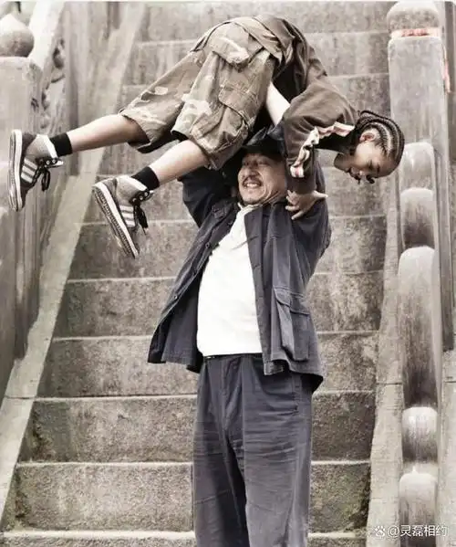 在70岁成龙的生日内娱的集体沉默揭示了这个世界的冷暖变化