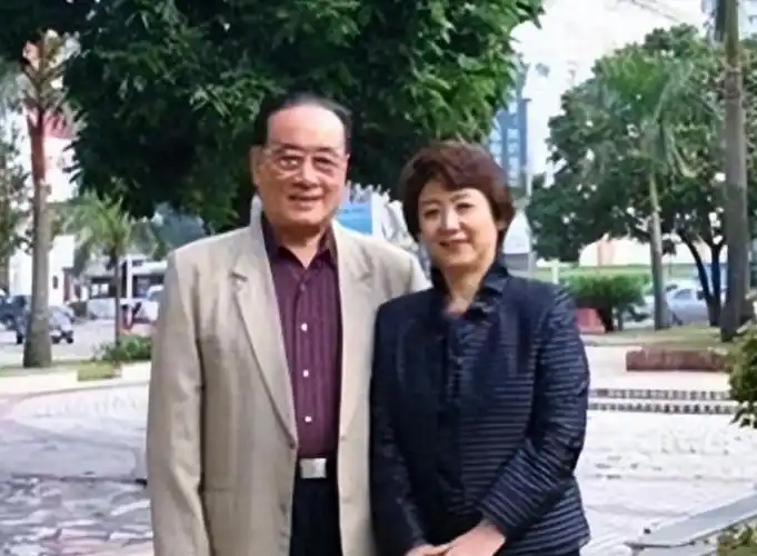 回顾演员庞学勤照顾精神病妻46年妻子离世后儿子撮合他再婚