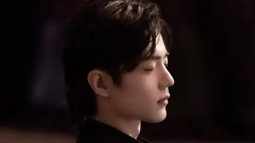 回车桌面>电脑壁纸>明星>大陆明星>邻家男孩肖战时尚帅气阳光写真>